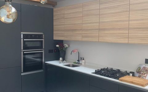 Bespoke Kitchen in anthracite and cocobolo wood