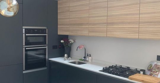 Bespoke Kitchen in anthracite and cocobolo wood