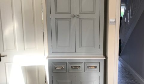 Stand alone dresser