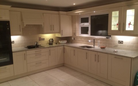 Shaker style kitchen in cream