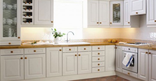 Painted – Raised panel White